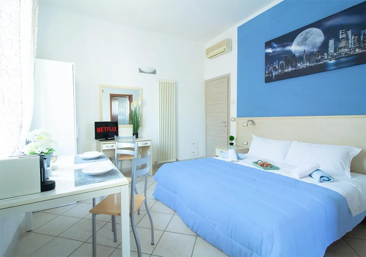Athena Rooms - Parcheggio Privato Bolonia 0*,